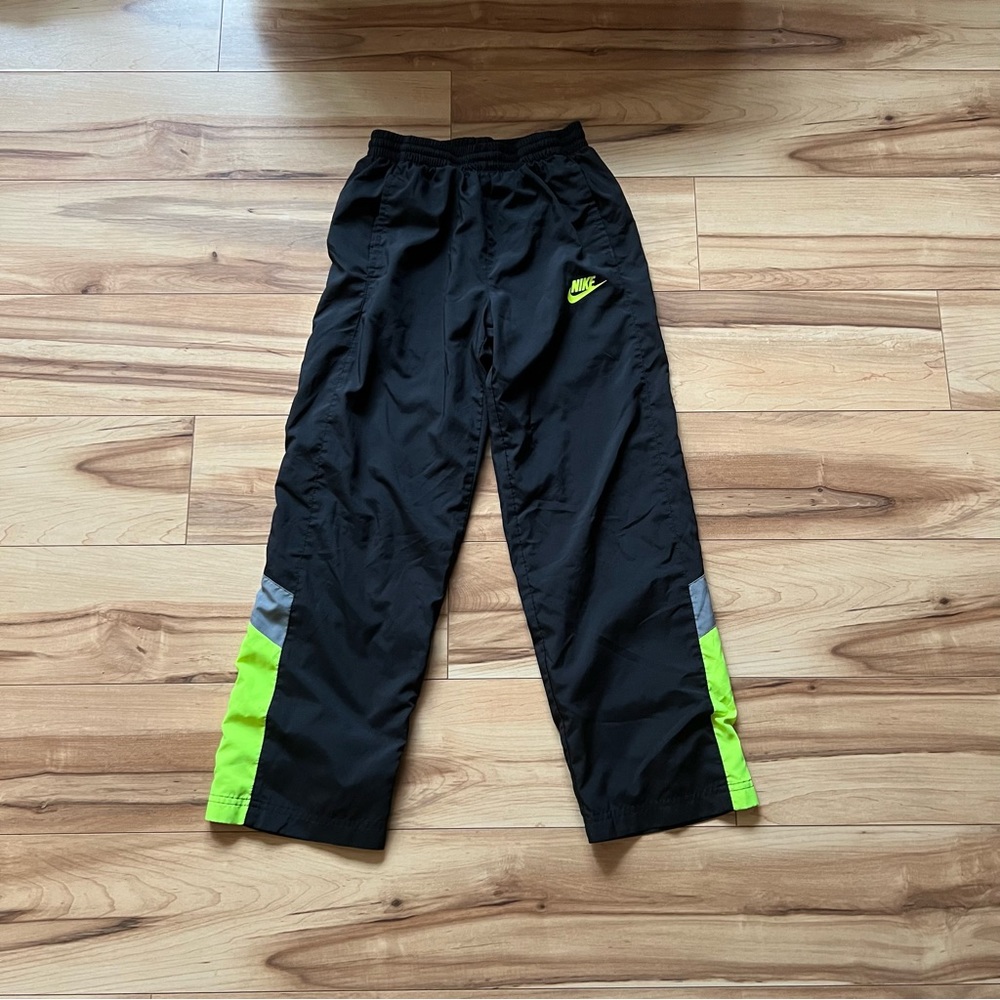 NIKE Youth Medium Wind Track Pant Black Neon